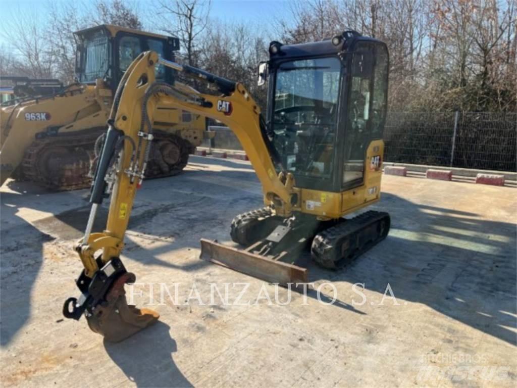 CAT 301.8 حفارات زحافة