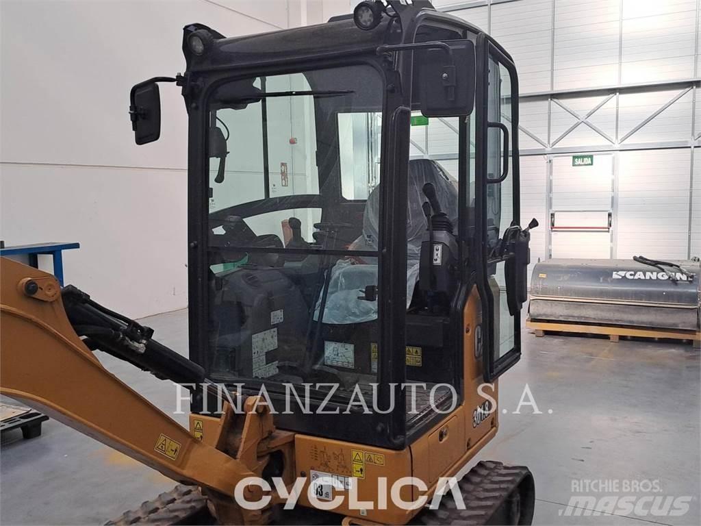 CAT 301.8 حفارات زحافة