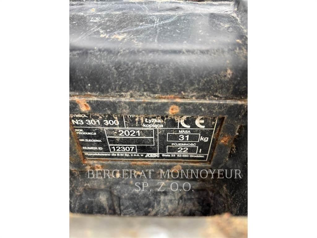 CAT 301.8 حفارات زحافة