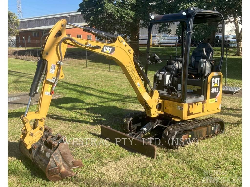 CAT 301.8 حفارات زحافة