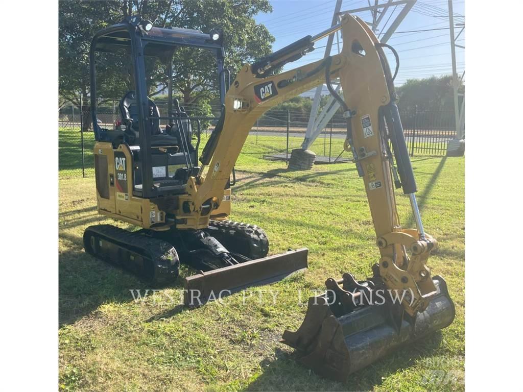 CAT 301.8 حفارات زحافة