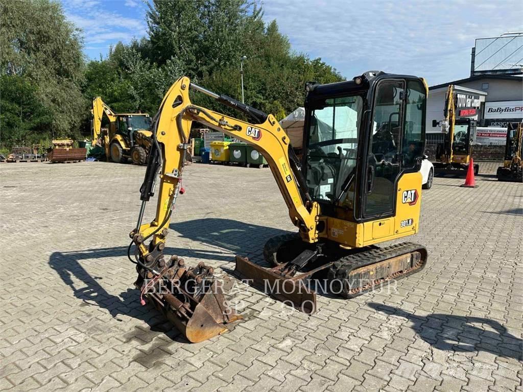 CAT 301.8 حفارات زحافة