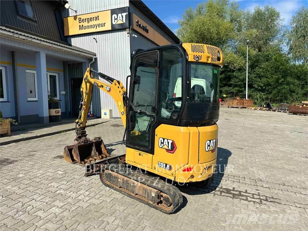 CAT 301.8 حفارات زحافة