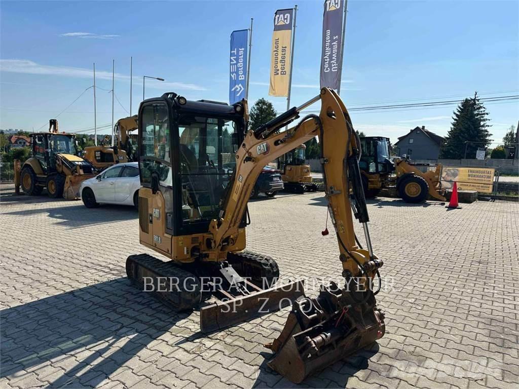 CAT 301.8 حفارات زحافة