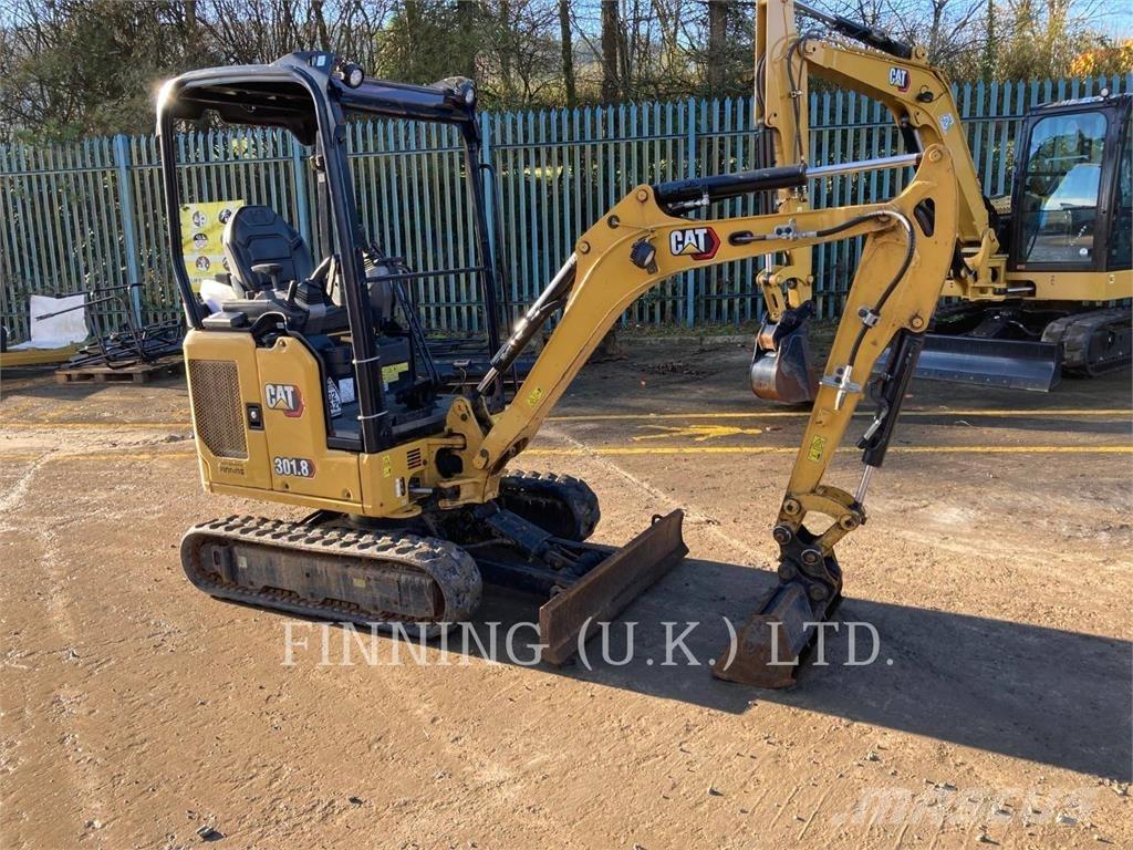 CAT 301.8 حفارات زحافة