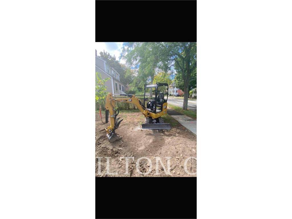 CAT 301.8 حفارات زحافة