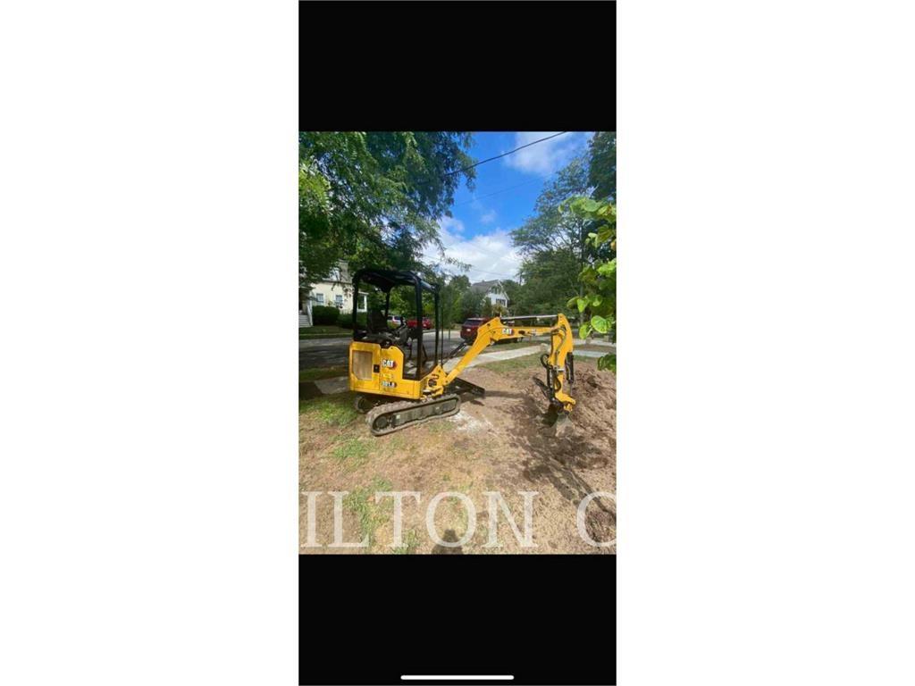 CAT 301.8 حفارات زحافة