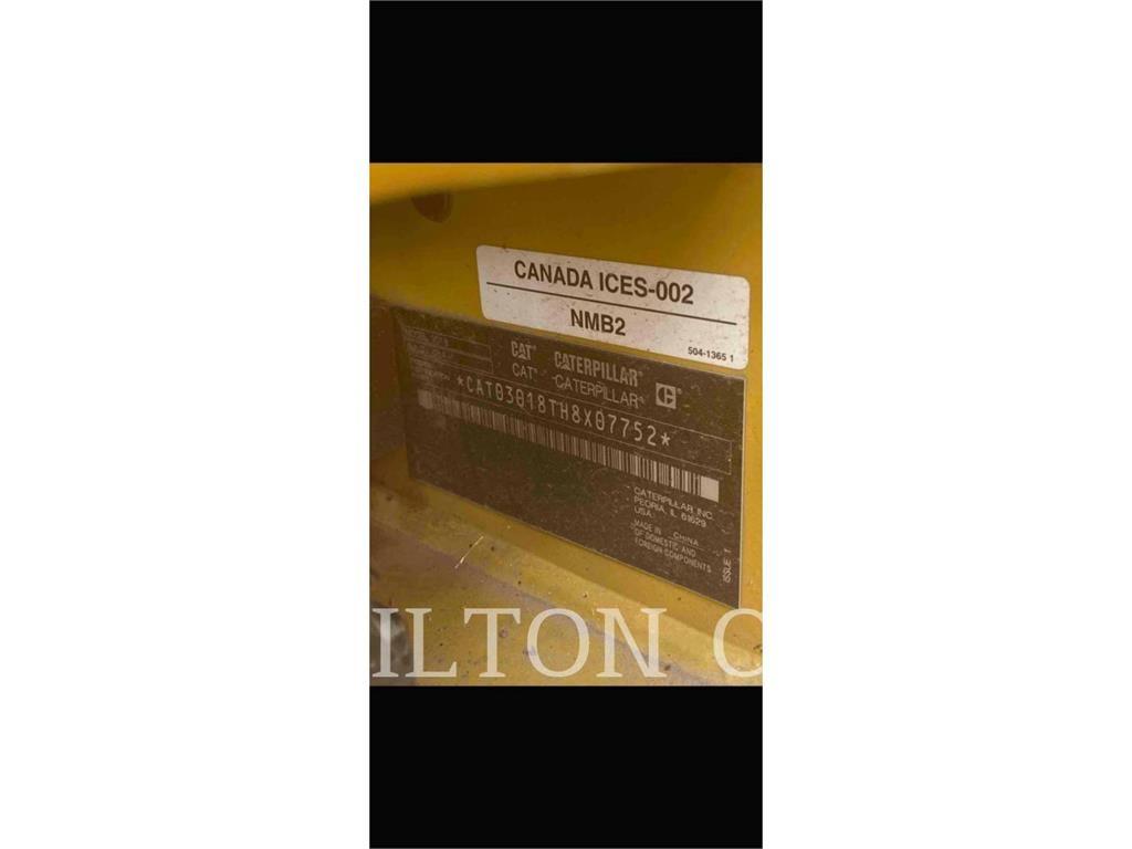 CAT 301.8 حفارات زحافة