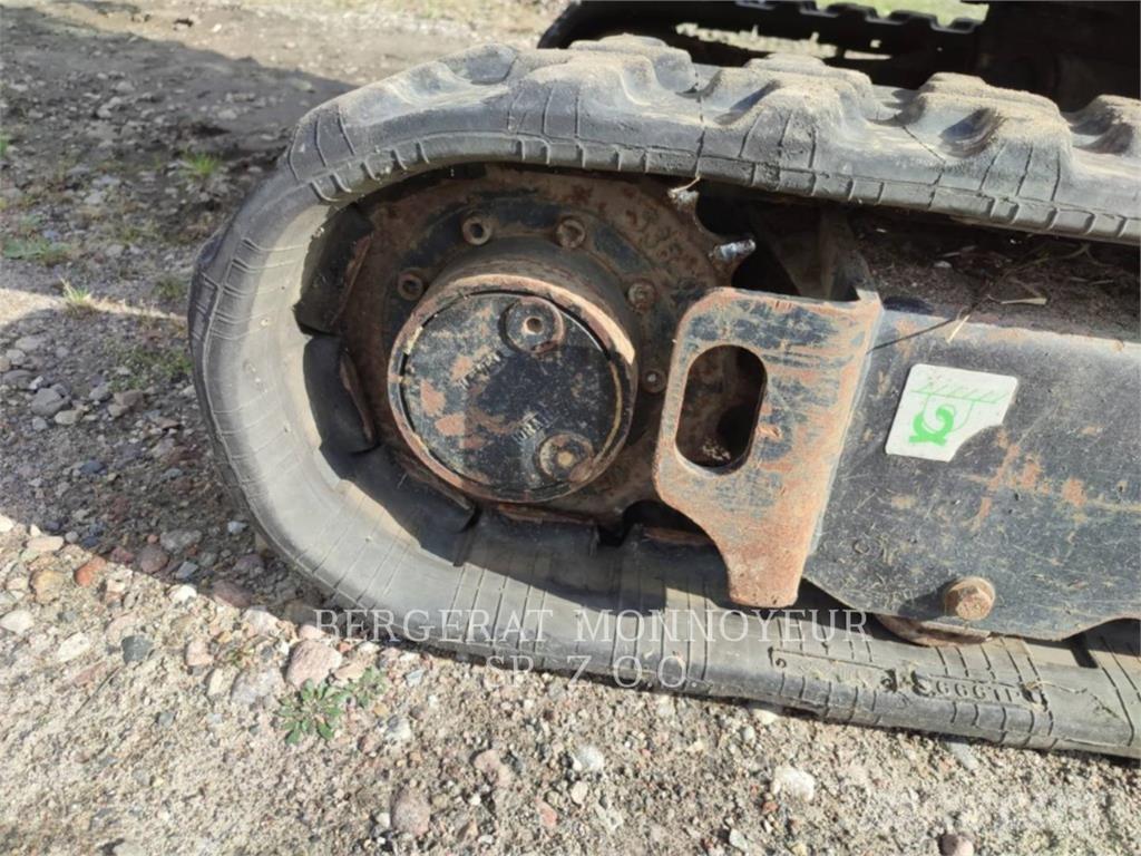 CAT 301.8 حفارات زحافة