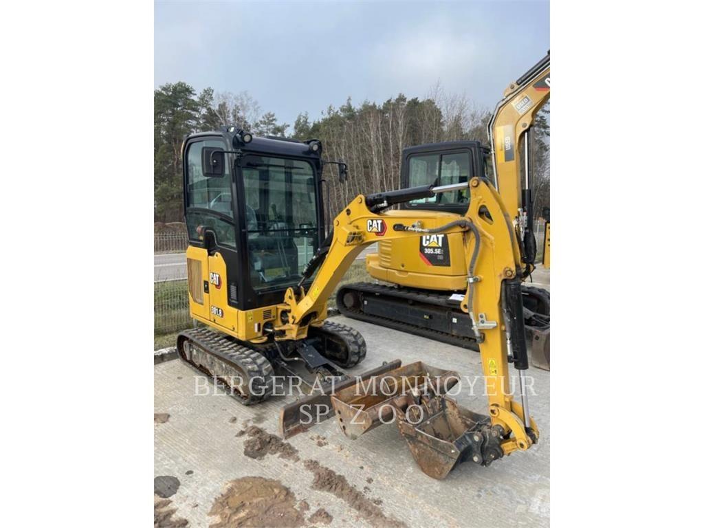 CAT 301.8 حفارات زحافة