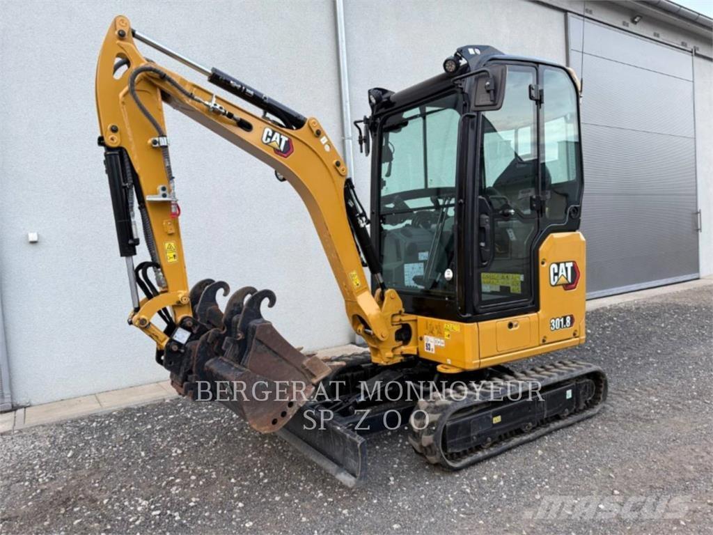 CAT 301.8 حفارات زحافة