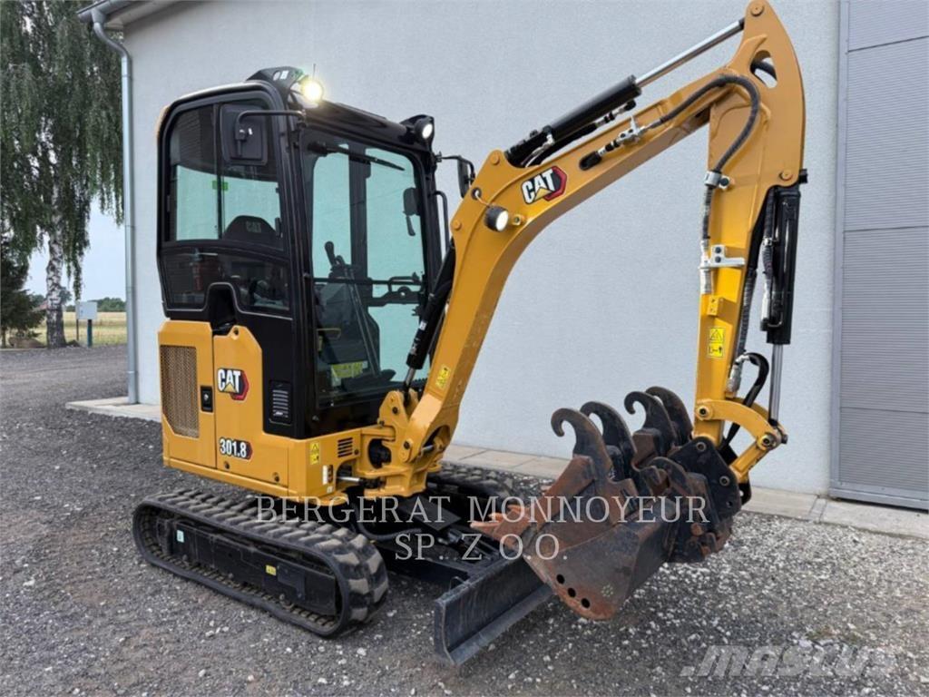CAT 301.8 حفارات زحافة