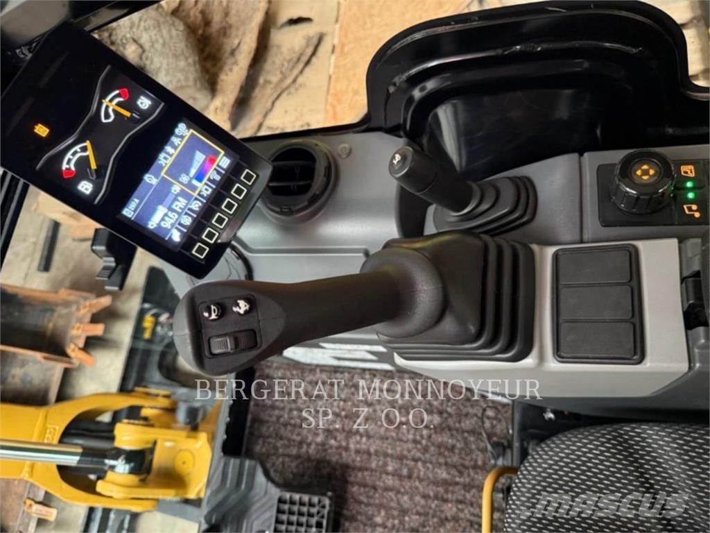 CAT 301.8 حفارات زحافة