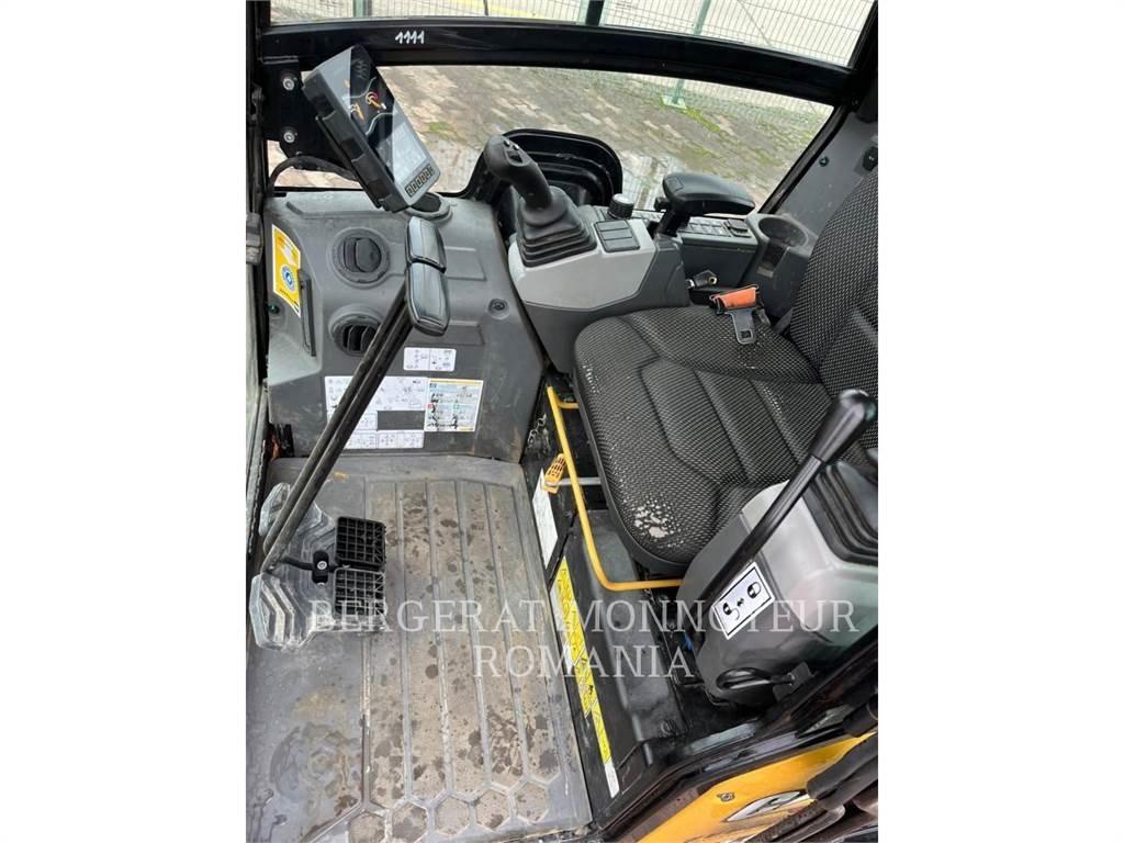 CAT 301.8-05 حفارات زحافة