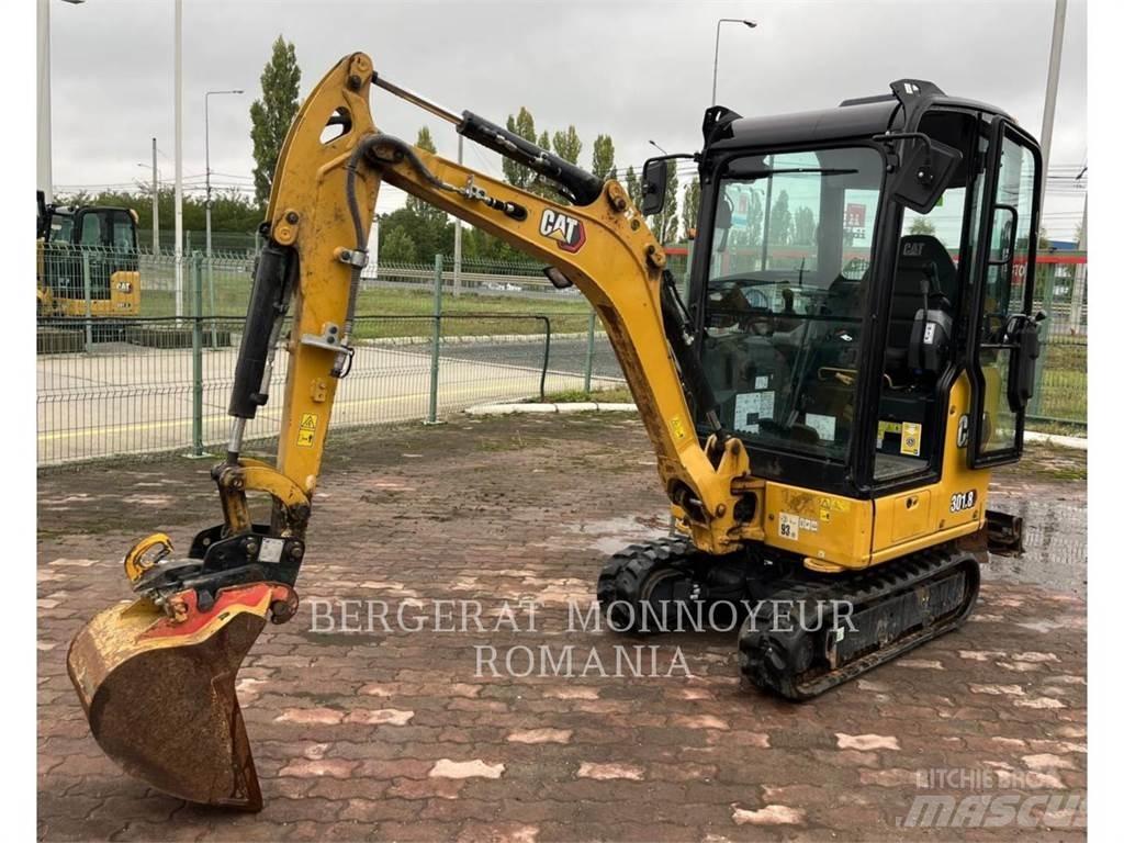 CAT 301.8-05 حفارات زحافة
