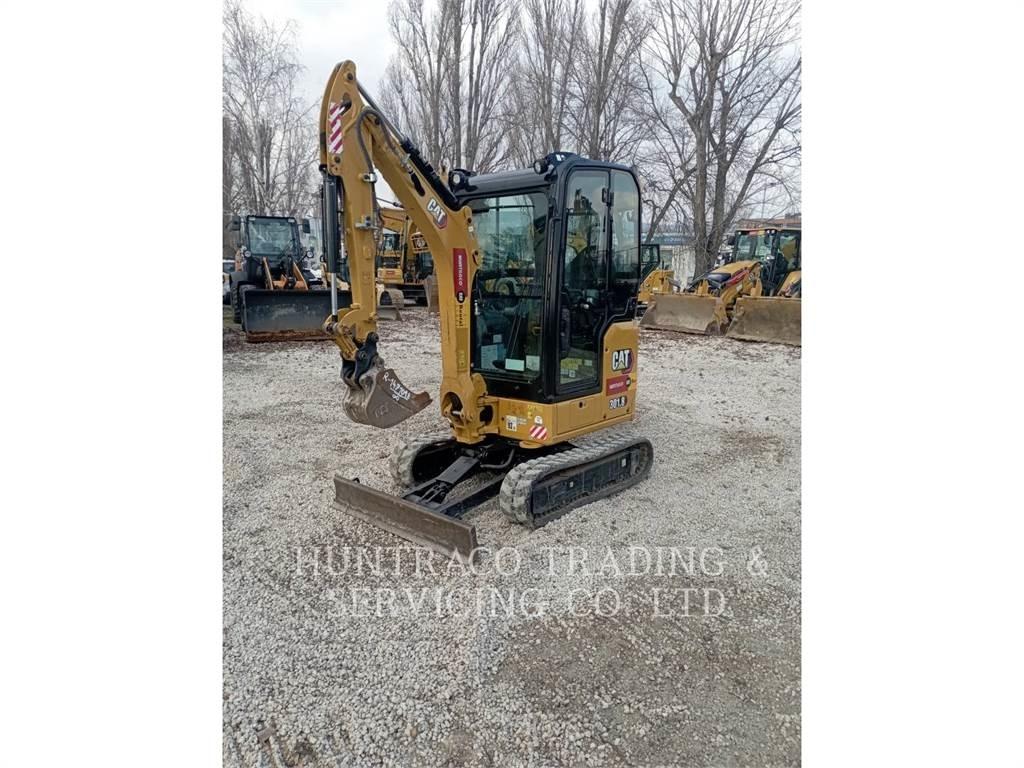 CAT 301.8-05 حفارات زحافة