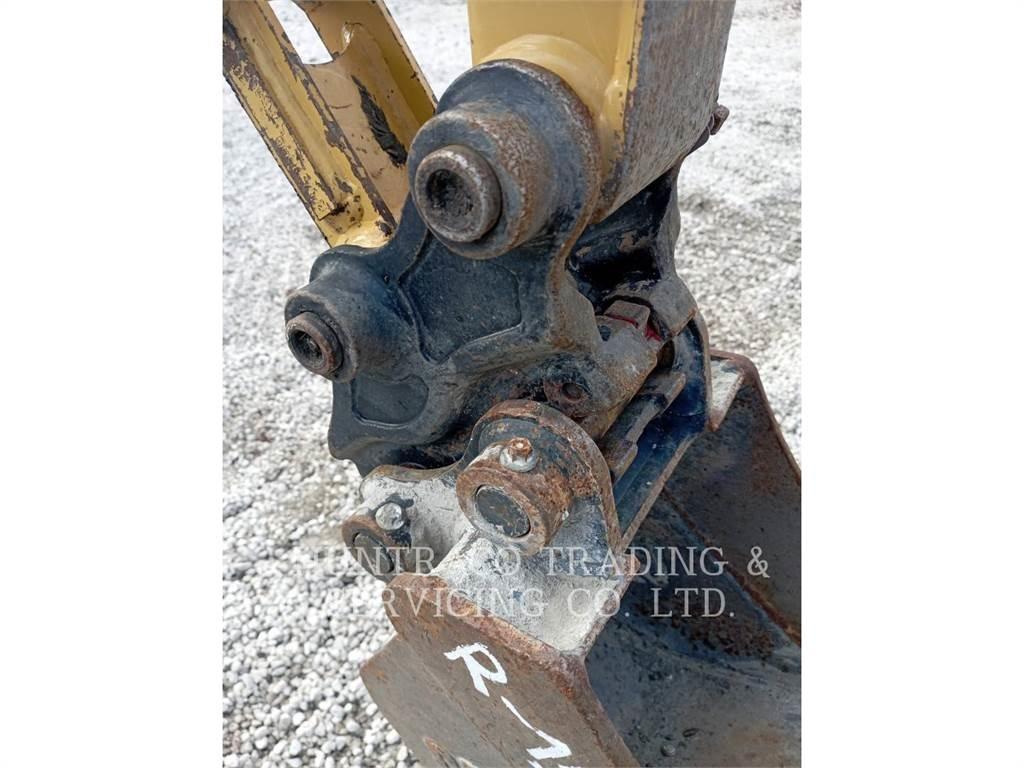 CAT 301.8-05 حفارات زحافة