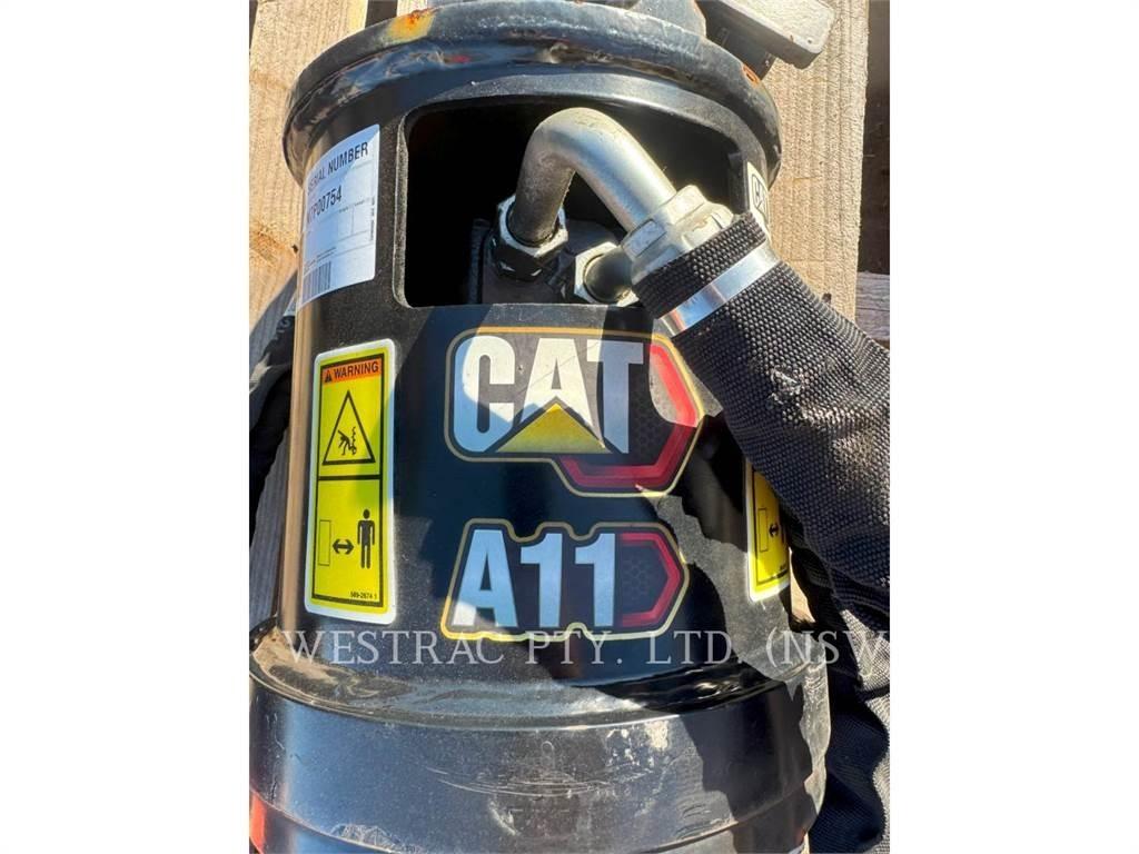 CAT 301.8-05 حفارات زحافة
