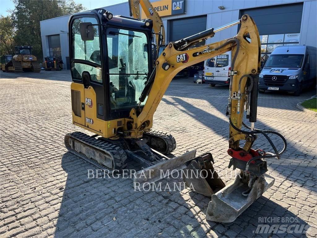 CAT 301.8-05 حفارات زحافة
