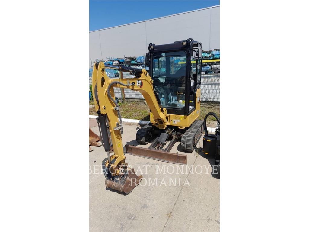 CAT 301.8-05 حفارات زحافة