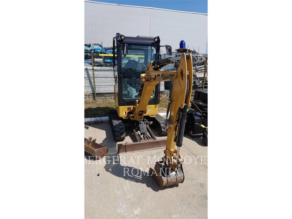 CAT 301.8-05 حفارات زحافة