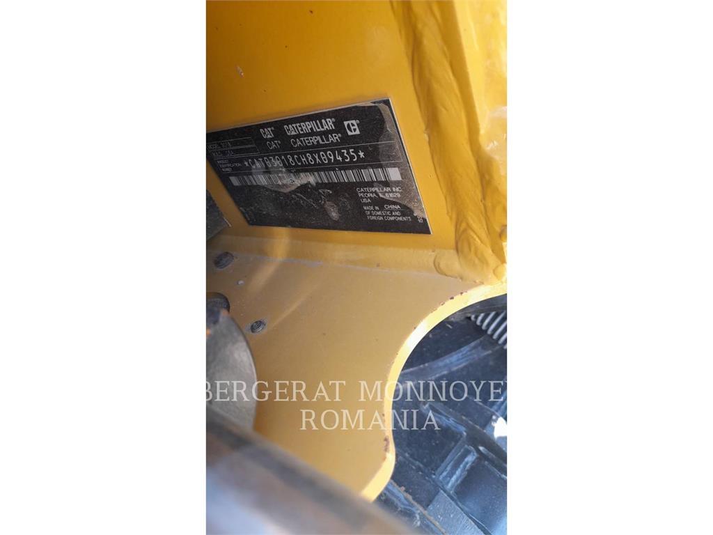 CAT 301.8-05 حفارات زحافة