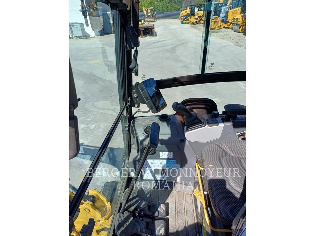 CAT 301.8-05 حفارات زحافة