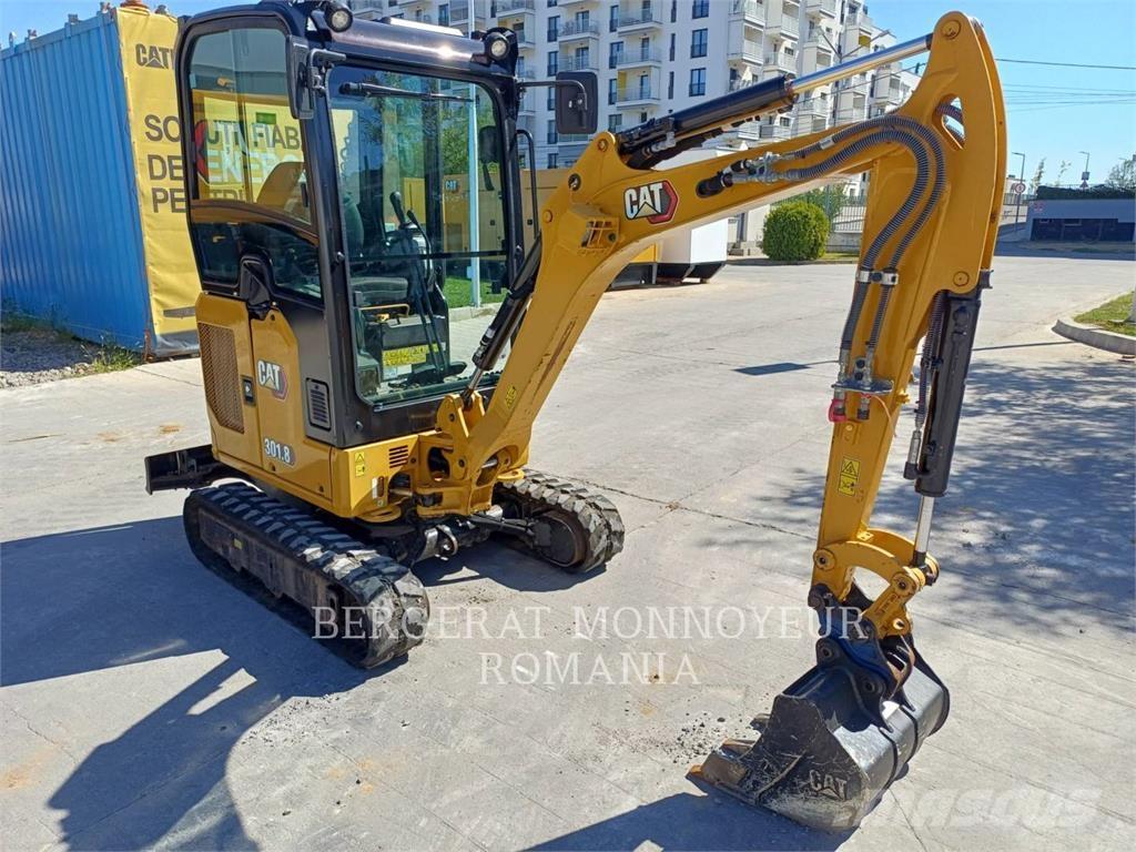 CAT 301.8-05 حفارات زحافة