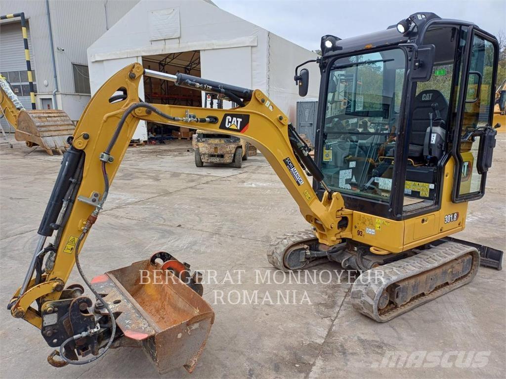 CAT 301.8-05 حفارات زحافة