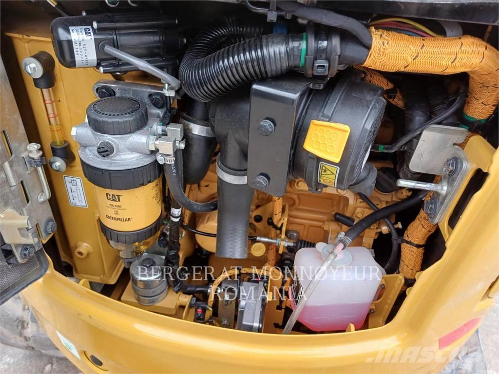 CAT 301.8-05 حفارات زحافة