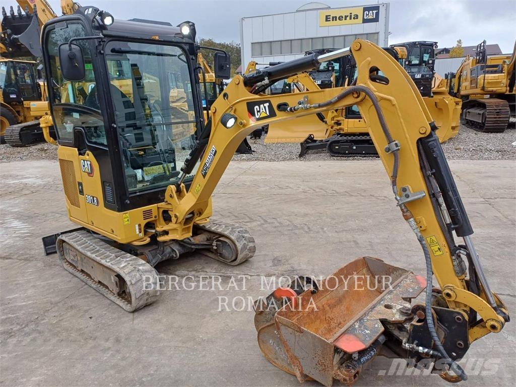 CAT 301.8-05 حفارات زحافة