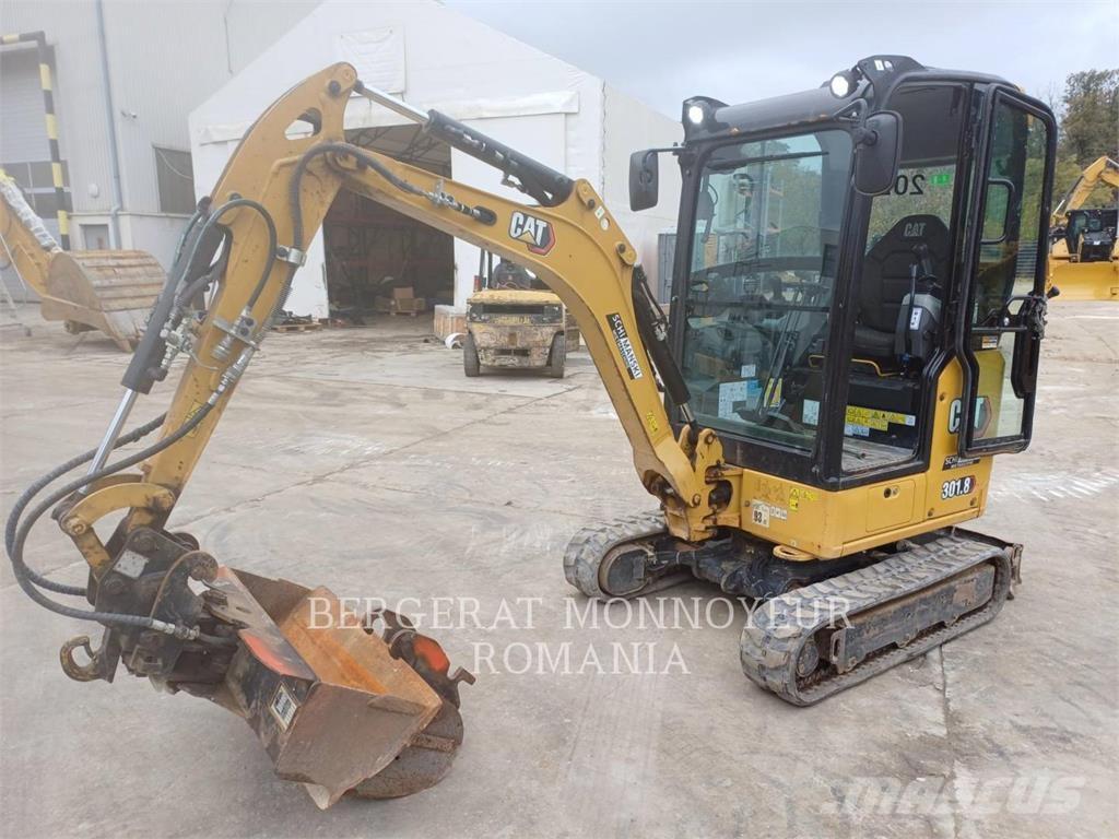 CAT 301.8-05 حفارات زحافة