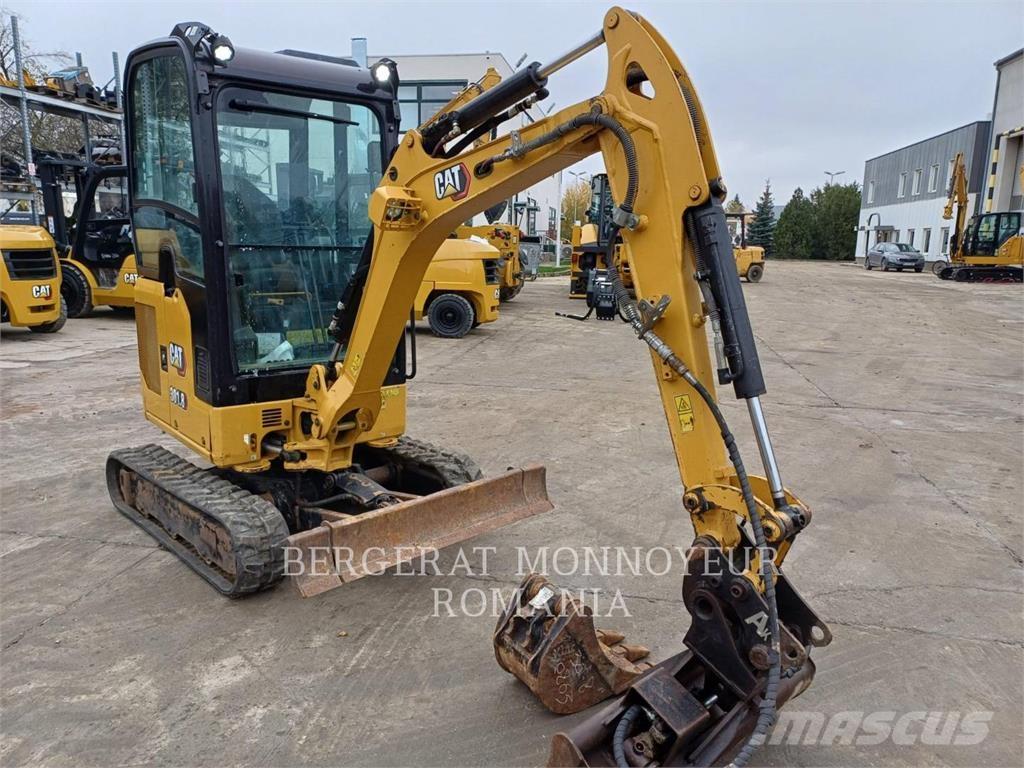 CAT 301.8-05 حفارات زحافة