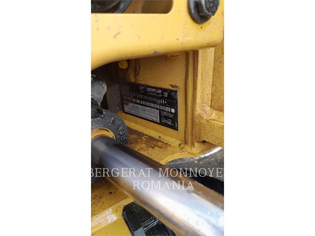 CAT 301.8-05 حفارات زحافة