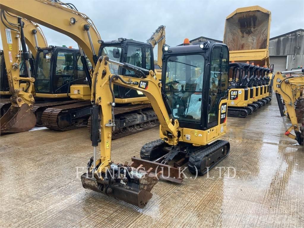 CAT 301.8-05A حفارات زحافة