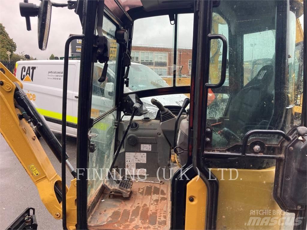 CAT 301.8-05A حفارات زحافة