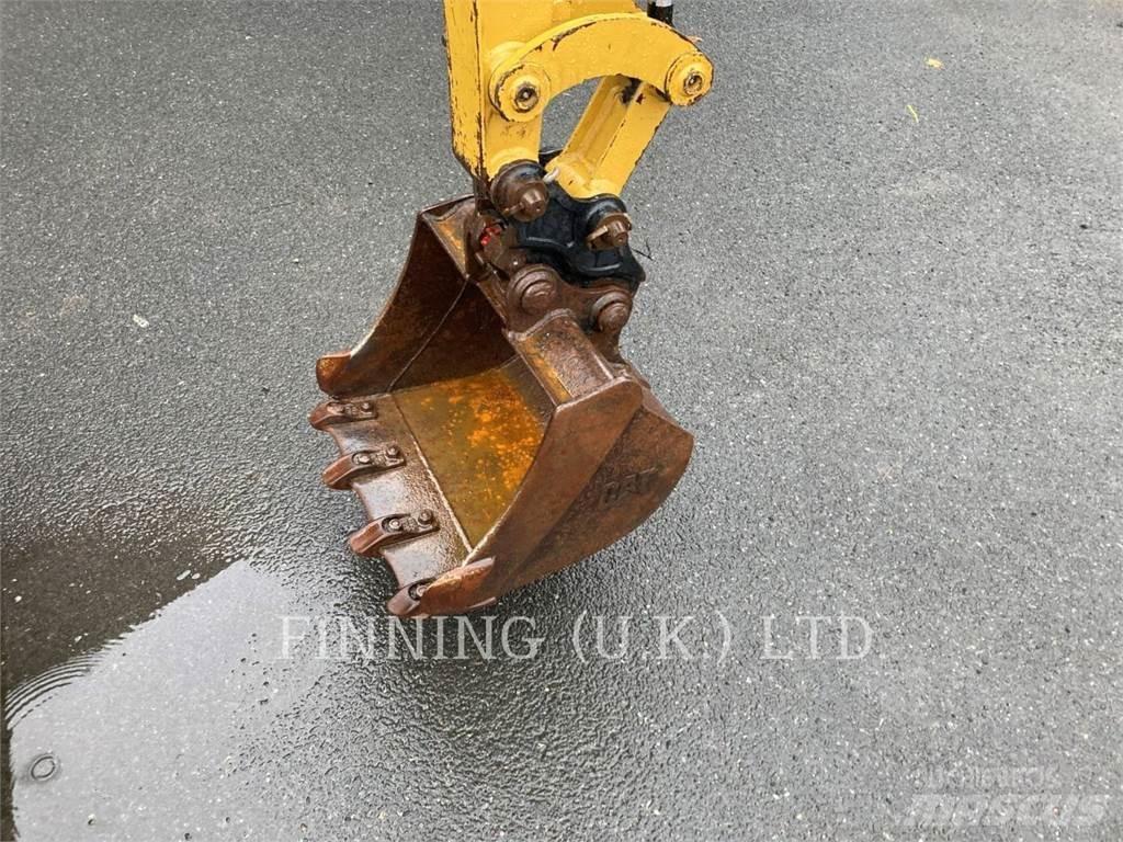 CAT 301.8-05A حفارات زحافة