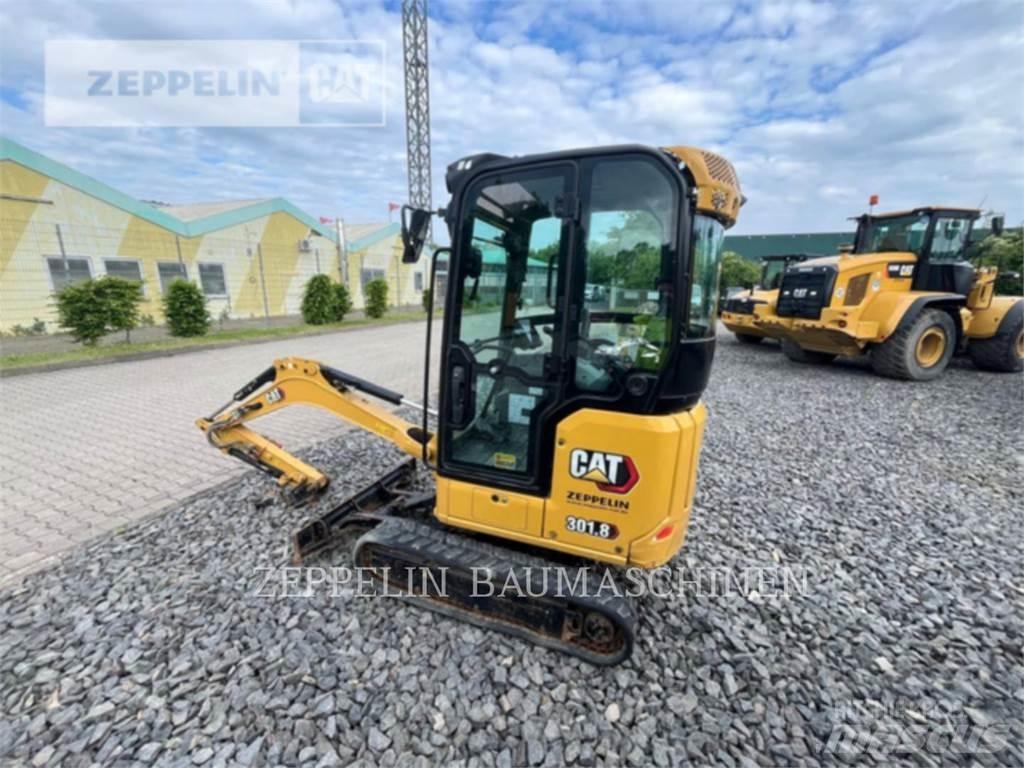 CAT 301.8-05A حفارات زحافة