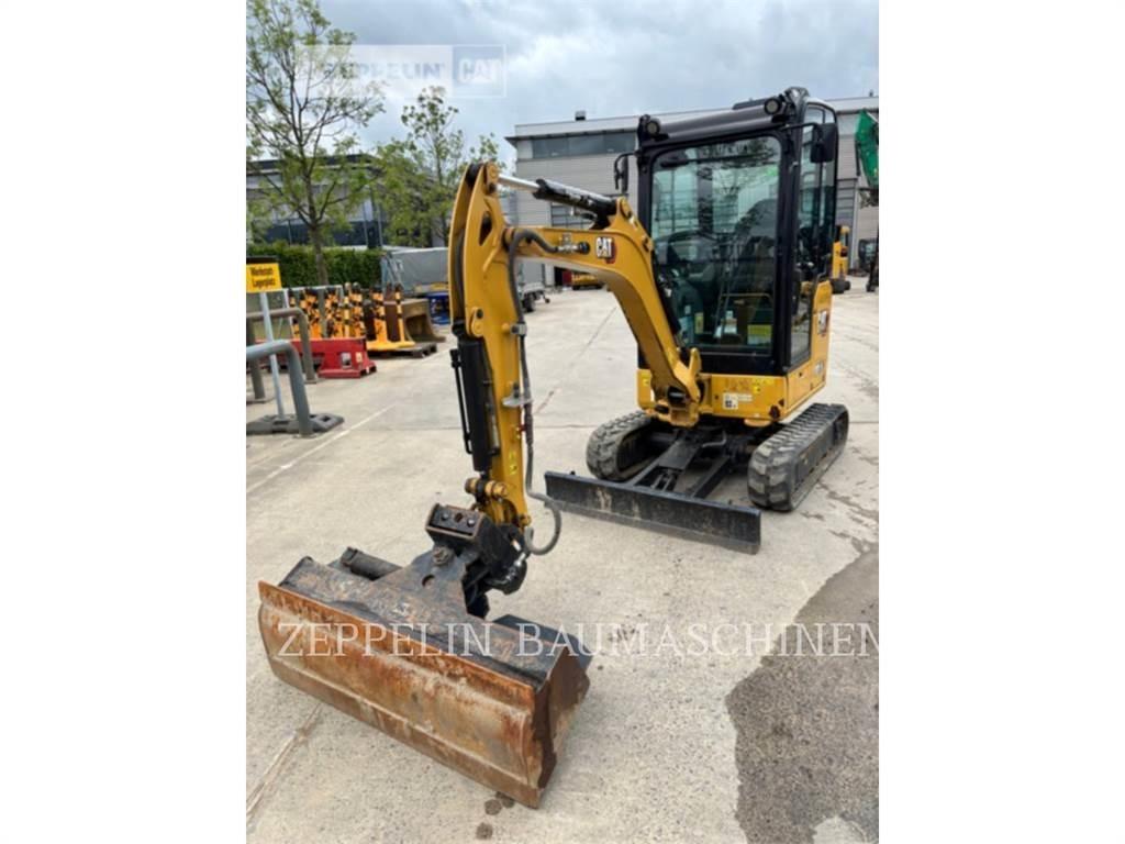 CAT 301.8-05A حفارات زحافة