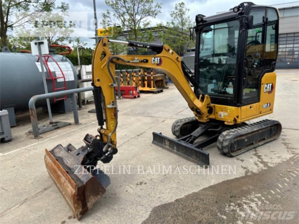 CAT 301.8-05A حفارات زحافة