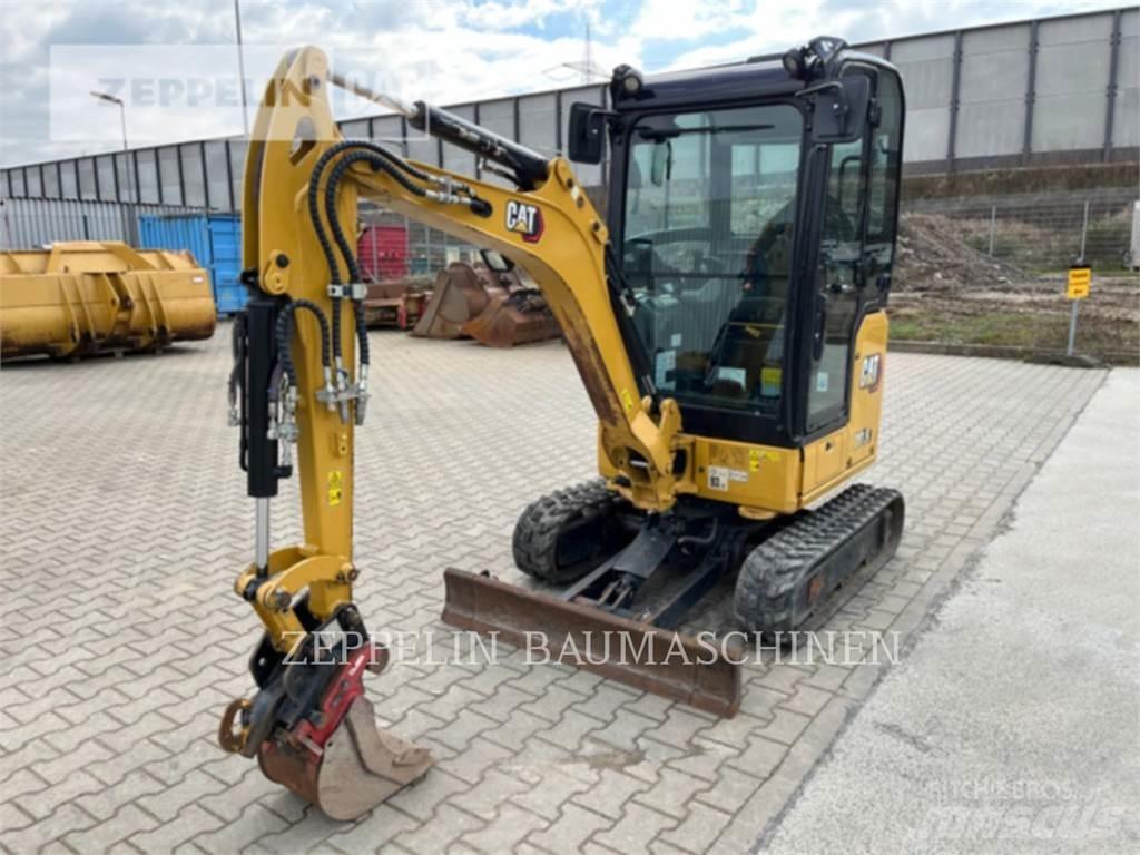 CAT 301.8-05A حفارات زحافة