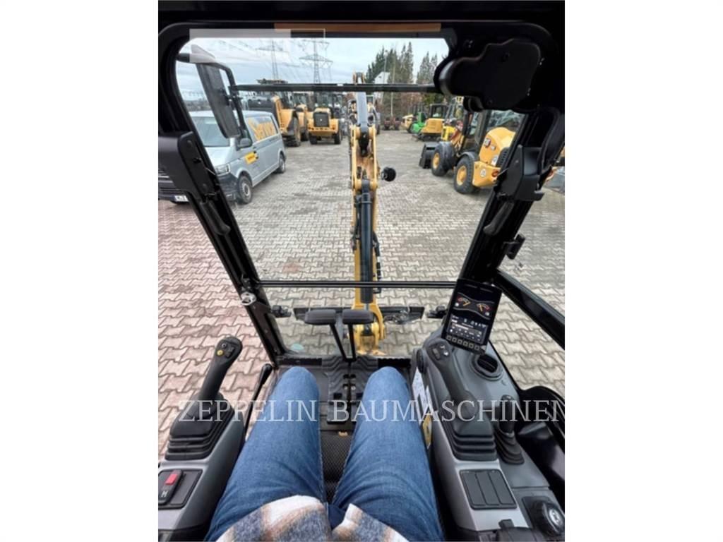 CAT 301.8-05A حفارات زحافة