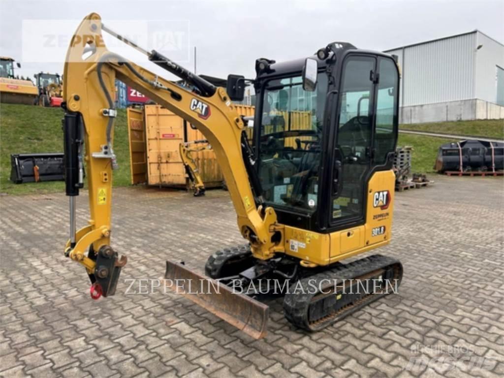 CAT 301.8-05A حفارات زحافة