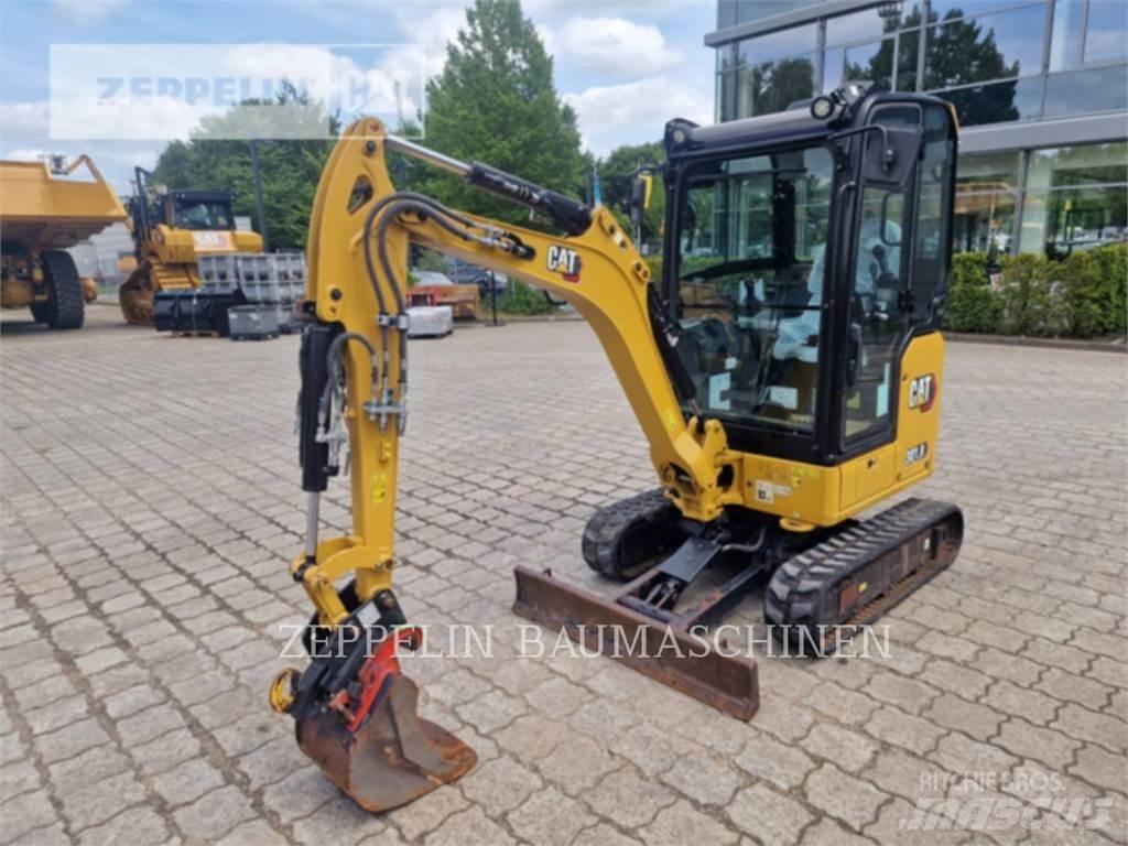 CAT 301.8-05A حفارات زحافة
