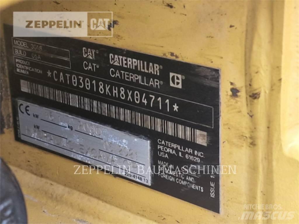 CAT 301.8-05A حفارات زحافة