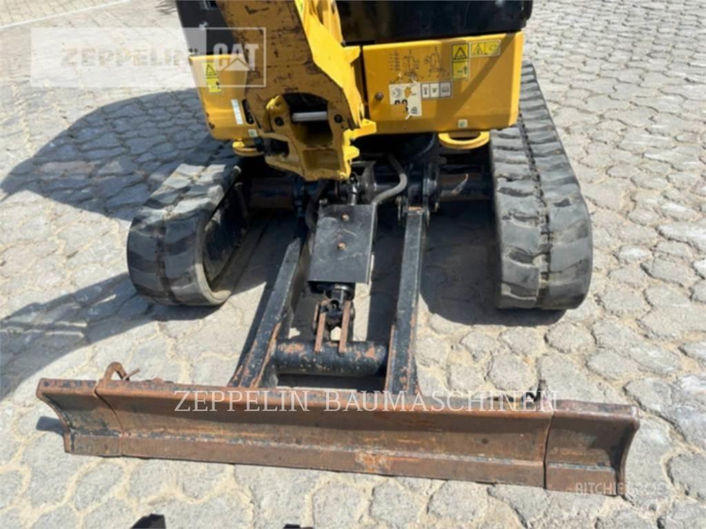 CAT 301.8-05A حفارات زحافة
