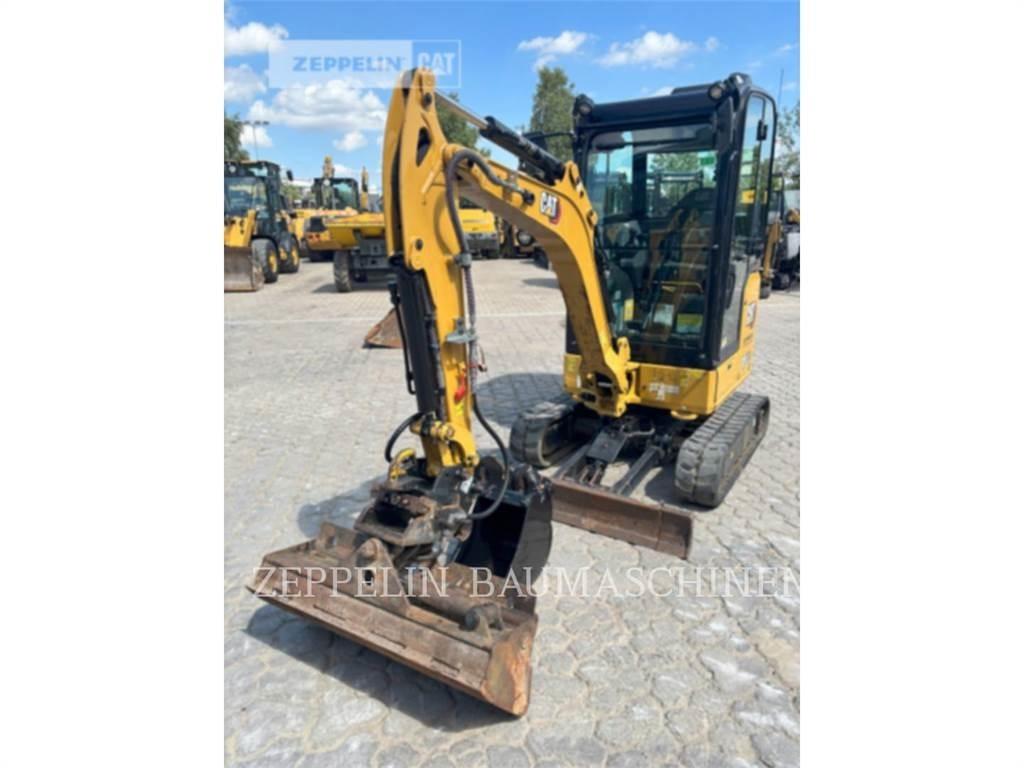 CAT 301.8-05A حفارات زحافة
