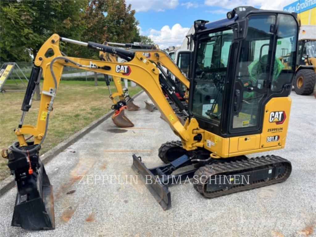 CAT 301.8-05A حفارات زحافة