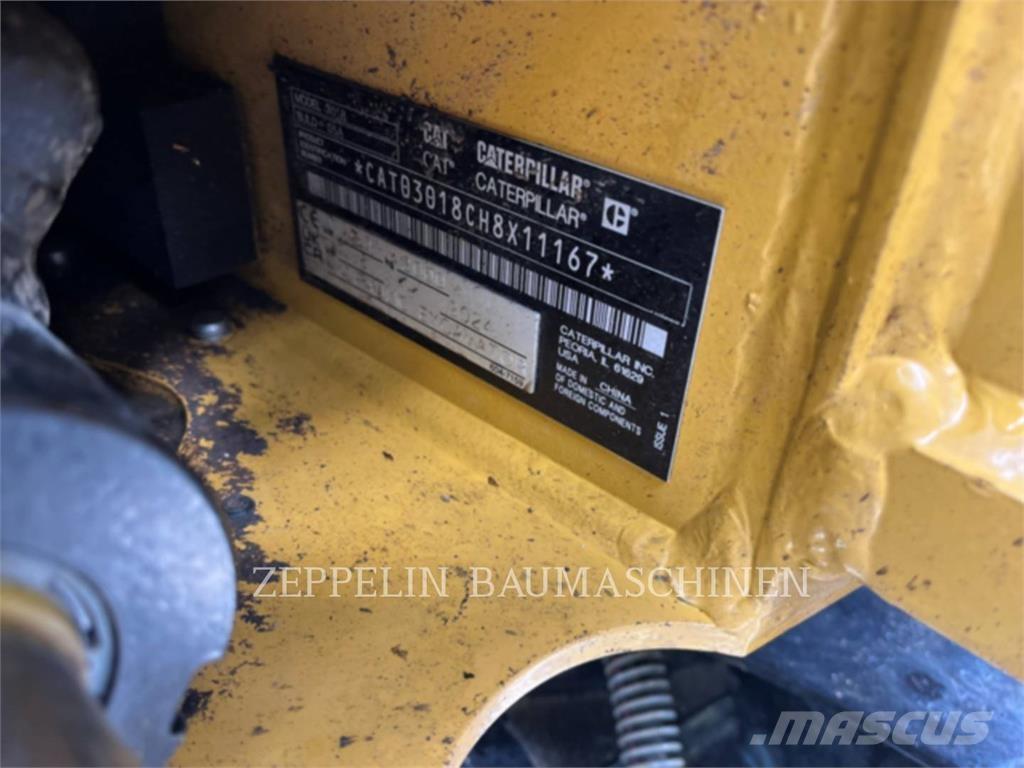 CAT 301.8-05A حفارات زحافة