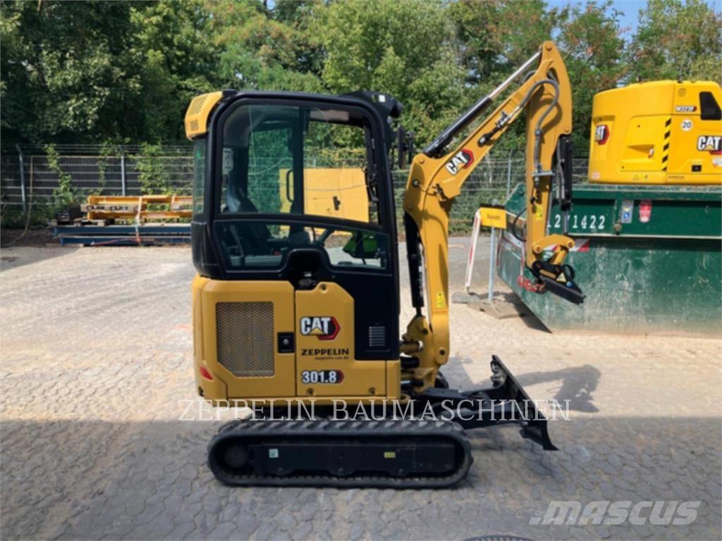 CAT 301.8-05A حفارات زحافة